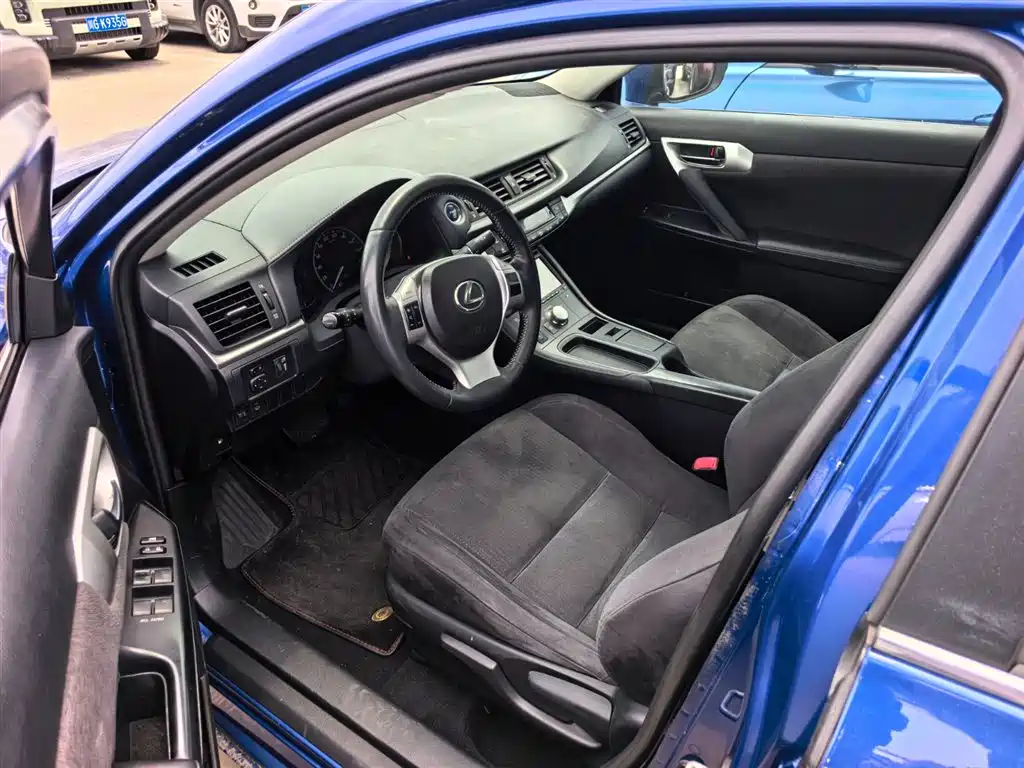 Lexus CT 2012