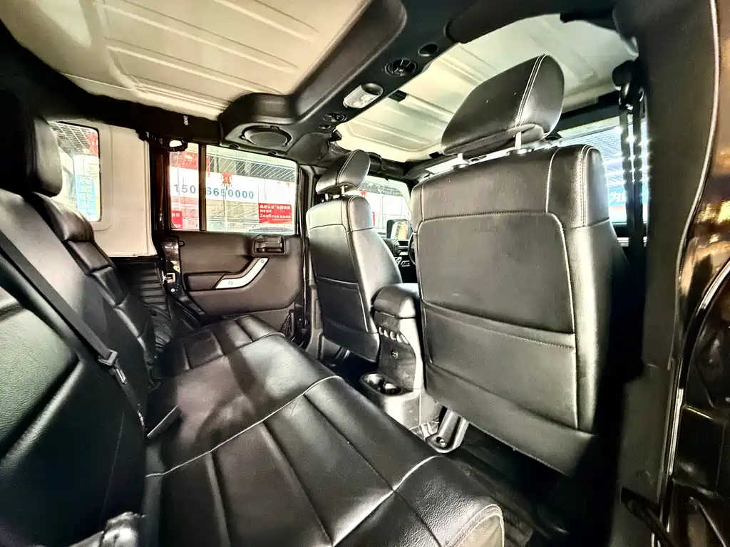 Jeep Wrangler 2013 — фото 12
