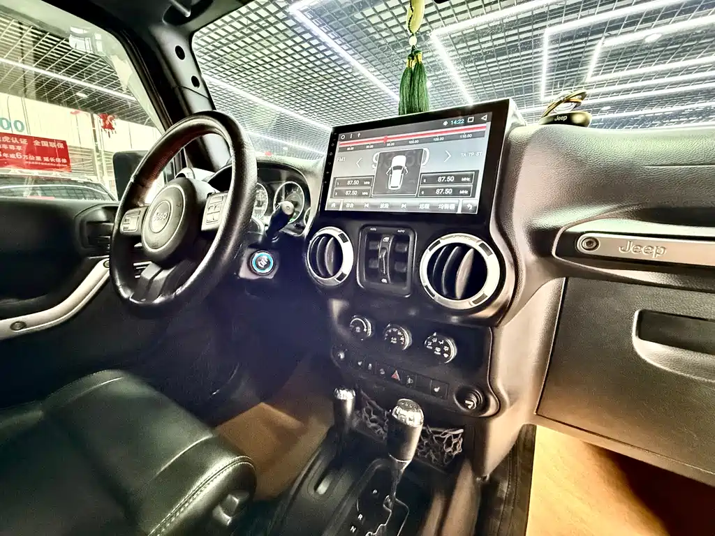 Jeep Wrangler 2013 — фото 14
