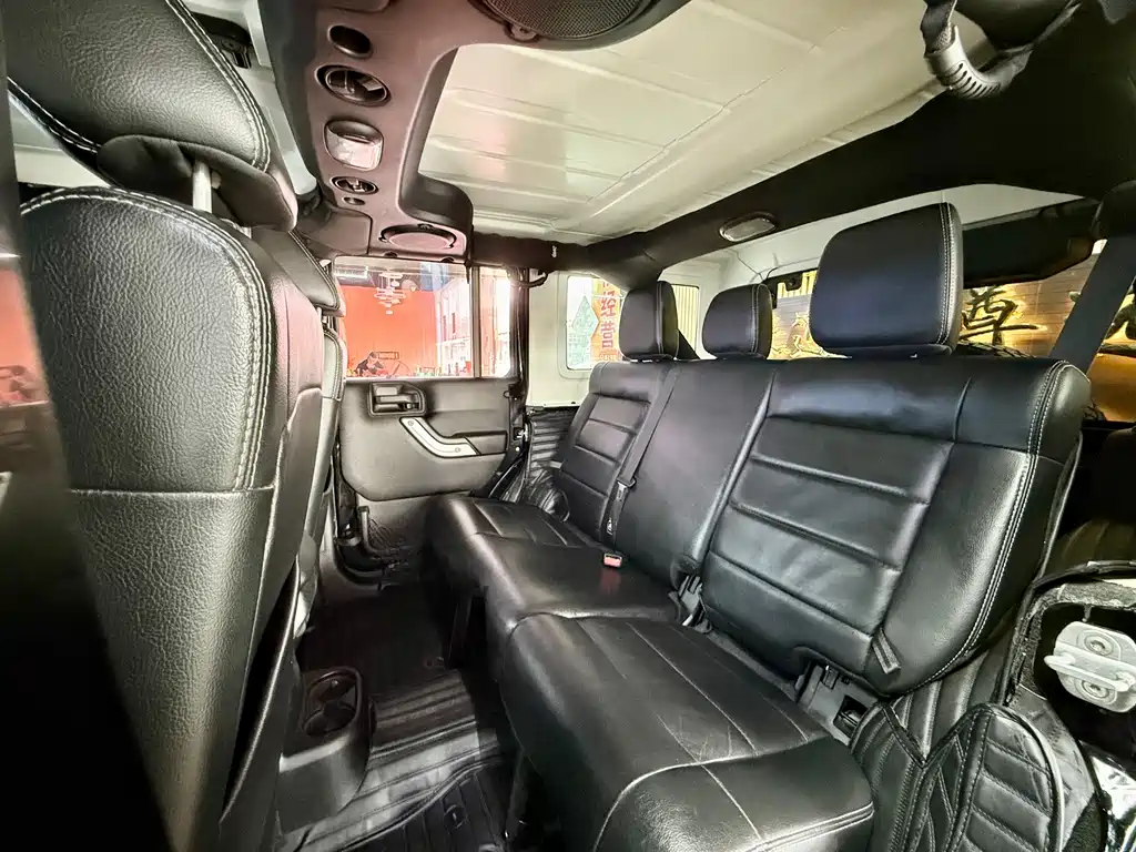 Jeep Wrangler 2013 — фото 10
