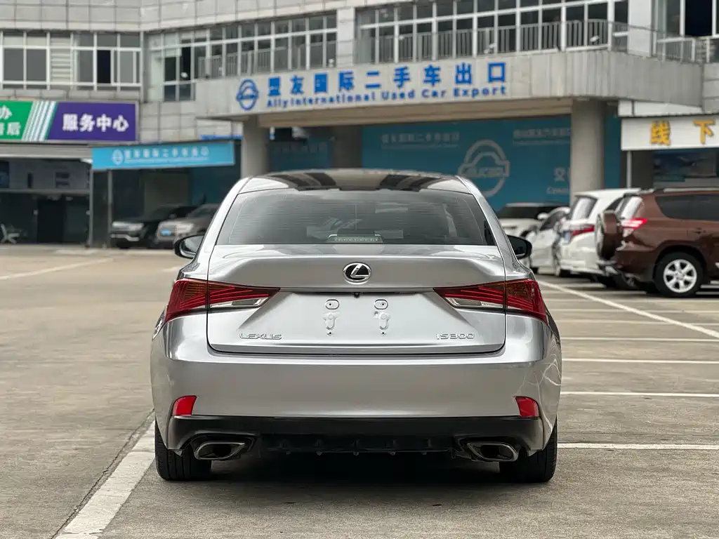 Lexus IS 2018 — фото 4