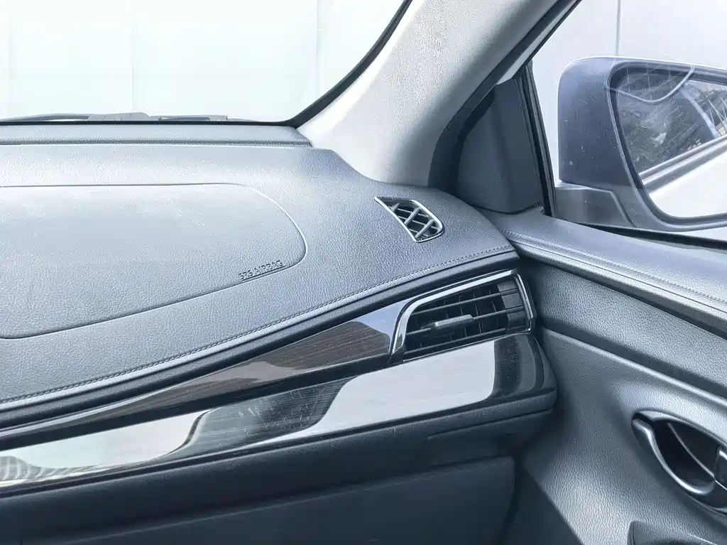 Toyota Yaris L 2021 — фото 13