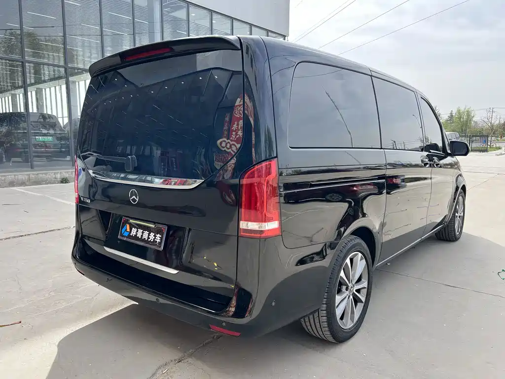 Mercedes-Benz V-Class 2022 — фото 12