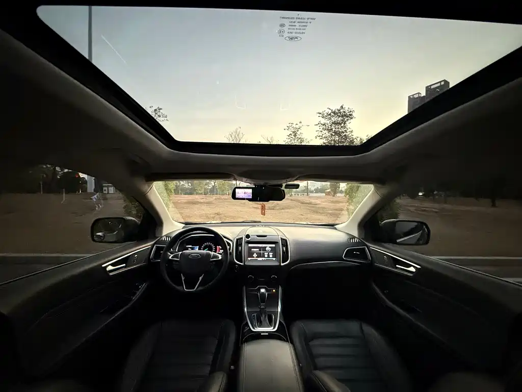 Ford Edge 2016 — фото 19