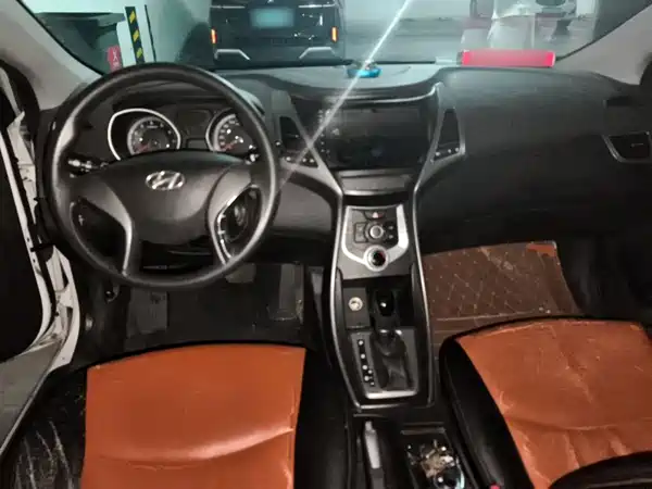 Hyundai Elantra Langdong 2015