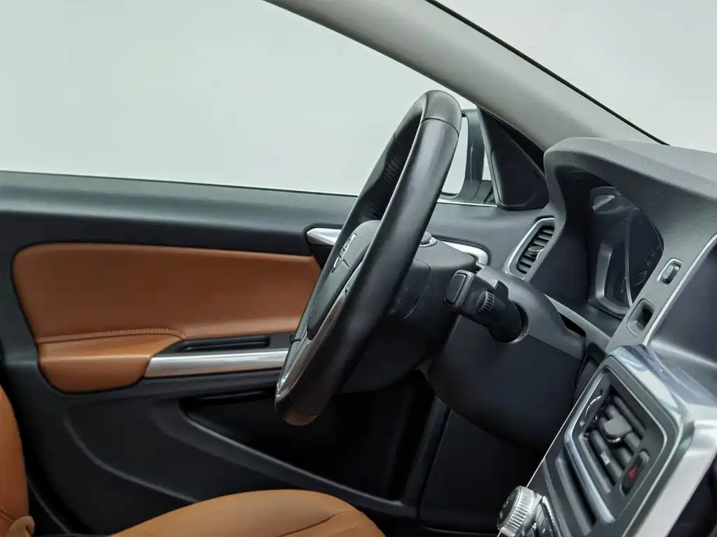 Volvo S60 2017 — фото 22