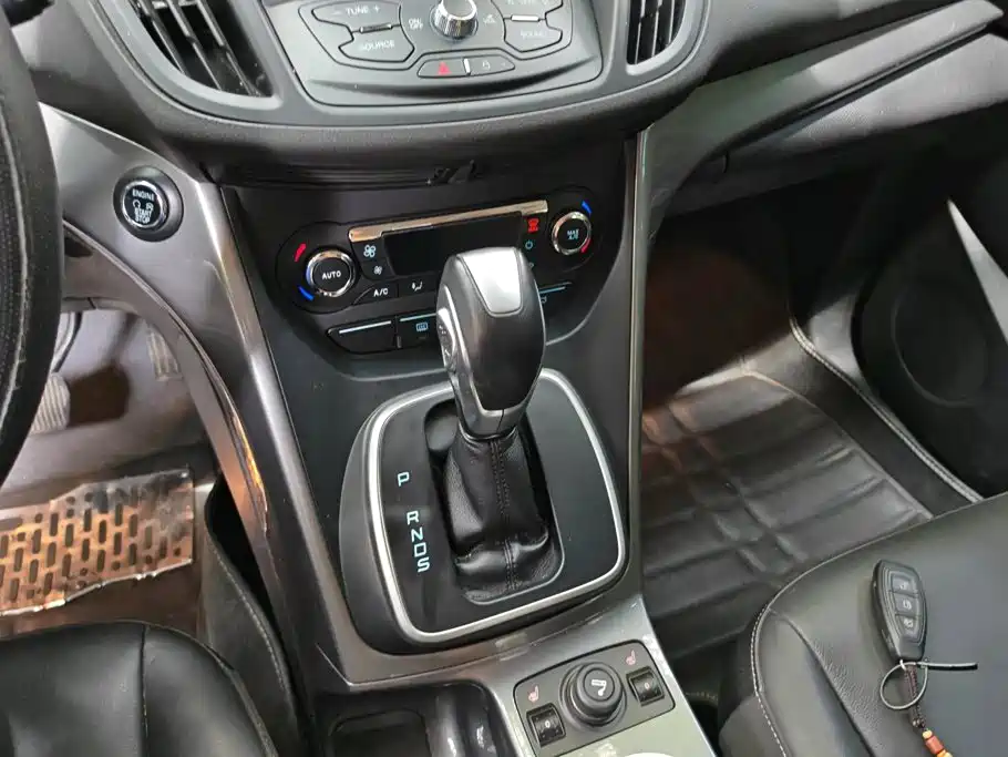 Ford Kuga 2015 — фото 16
