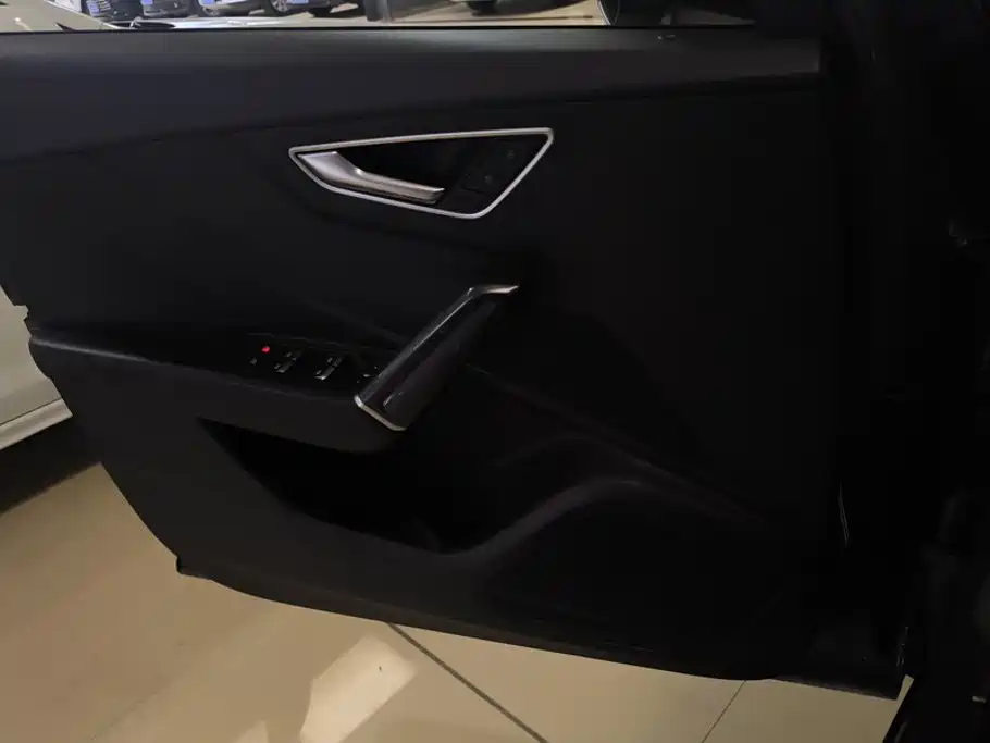 Audi Q2L E-Tron 2020
