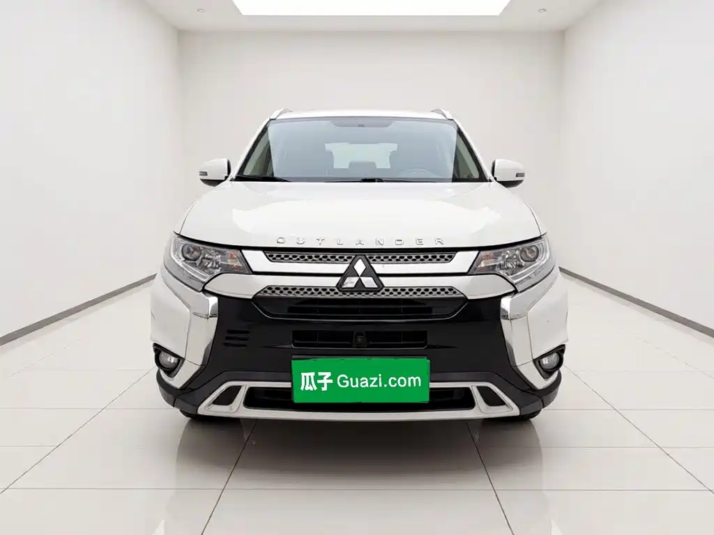 Mitsubishi Outlander 2020 — фото 2