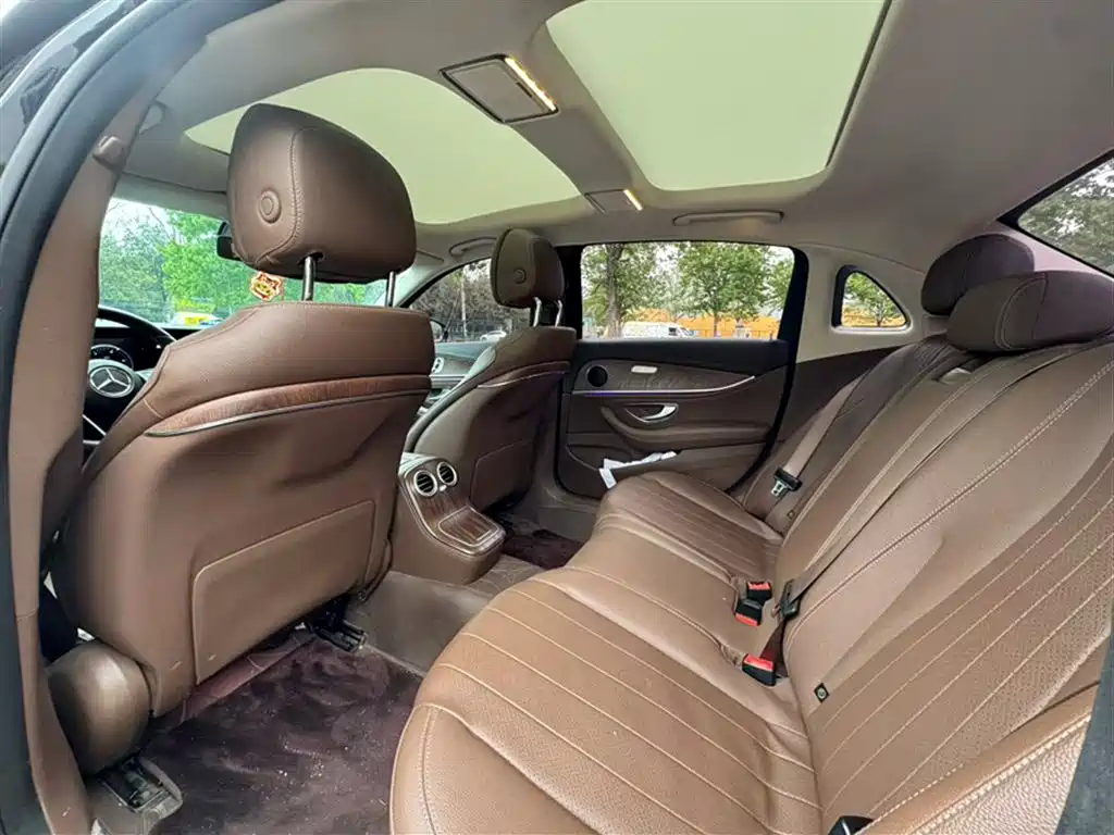 Mercedes-Benz E-Class 2023 — фото 14