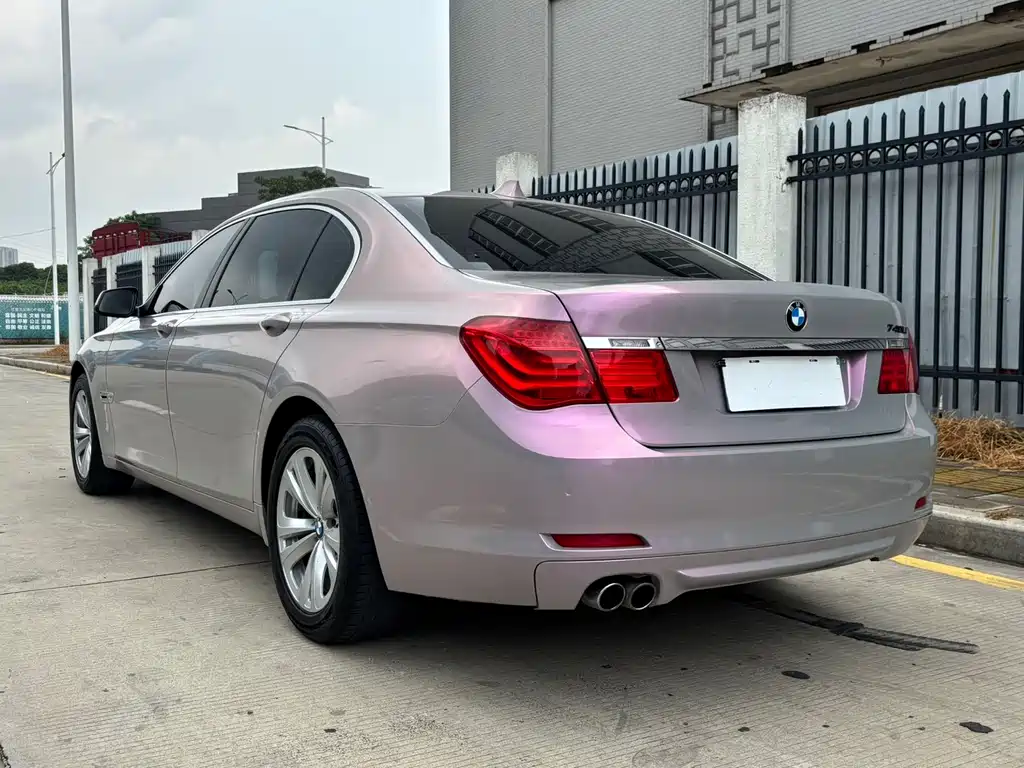 BMW 7 Series 2012 — фото 11
