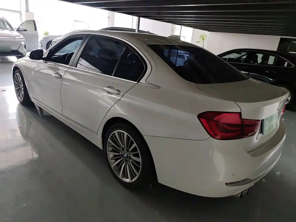 BMW 3 Series 2019 — фото 23