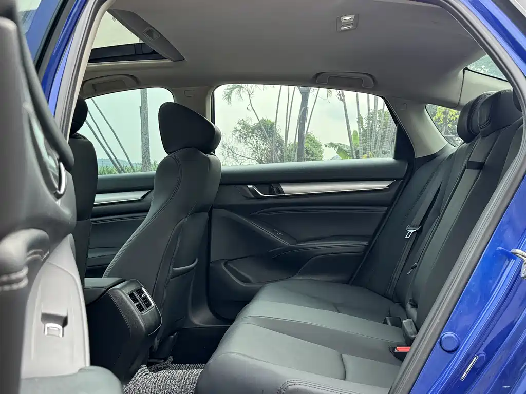 Honda Accord 2018 — фото 12