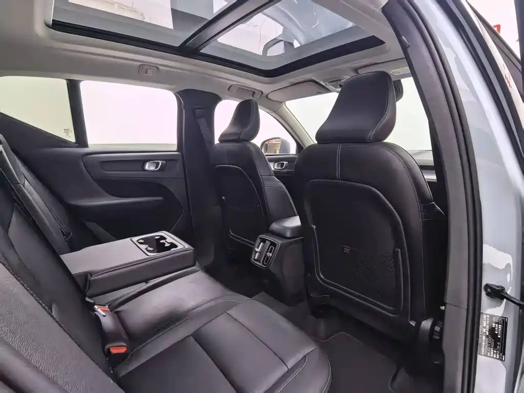 Volvo XC40 2018 — фото 17