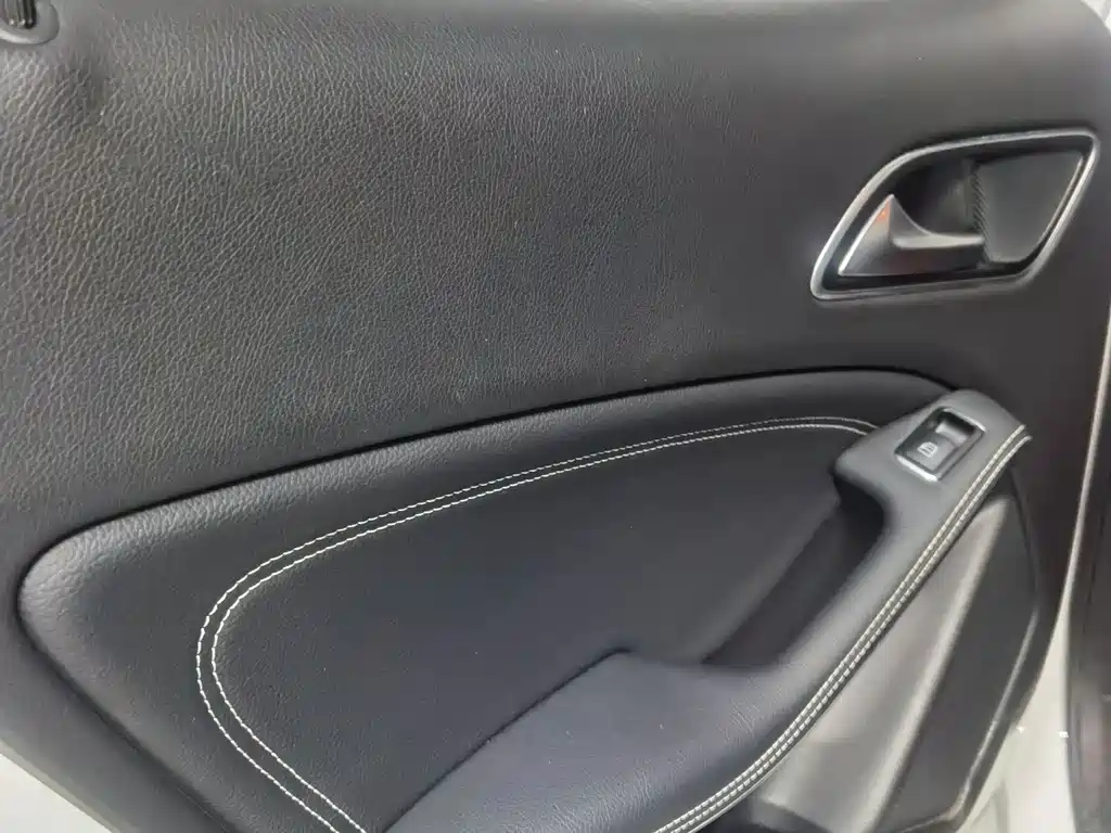 Mercedes-Benz GLA 2017 — фото 16