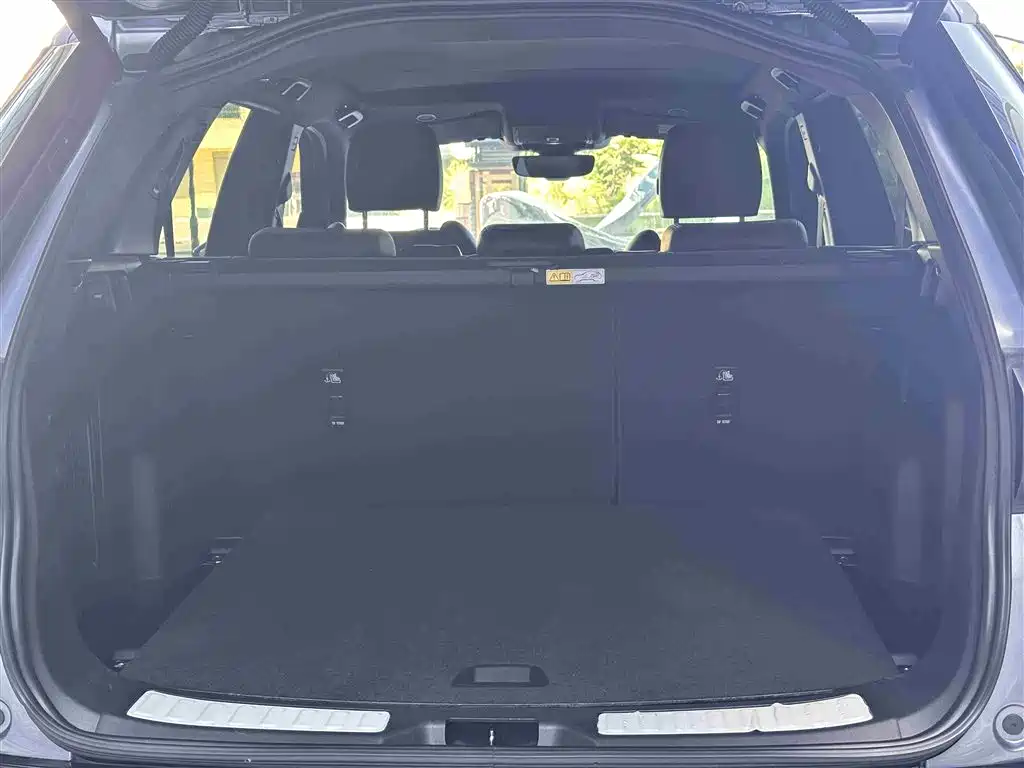 Land Rover Discovery Sport 2023 — фото 13