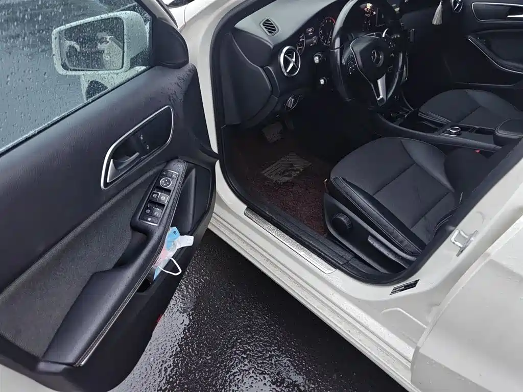 Mercedes-Benz A-Class 2014 — фото 13