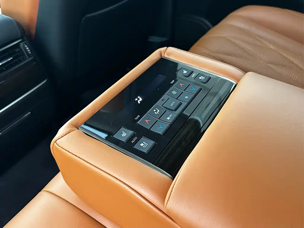 Lexus LX 2019 — фото 18