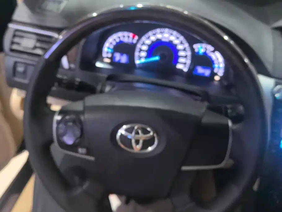 Toyota Camry 2015 — фото 15