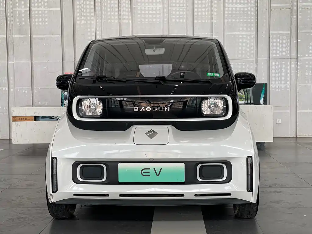 Baojun E300 2021
