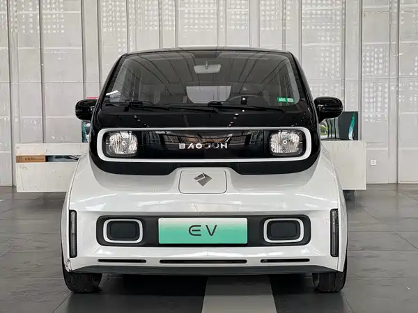 Baojun E300 2021