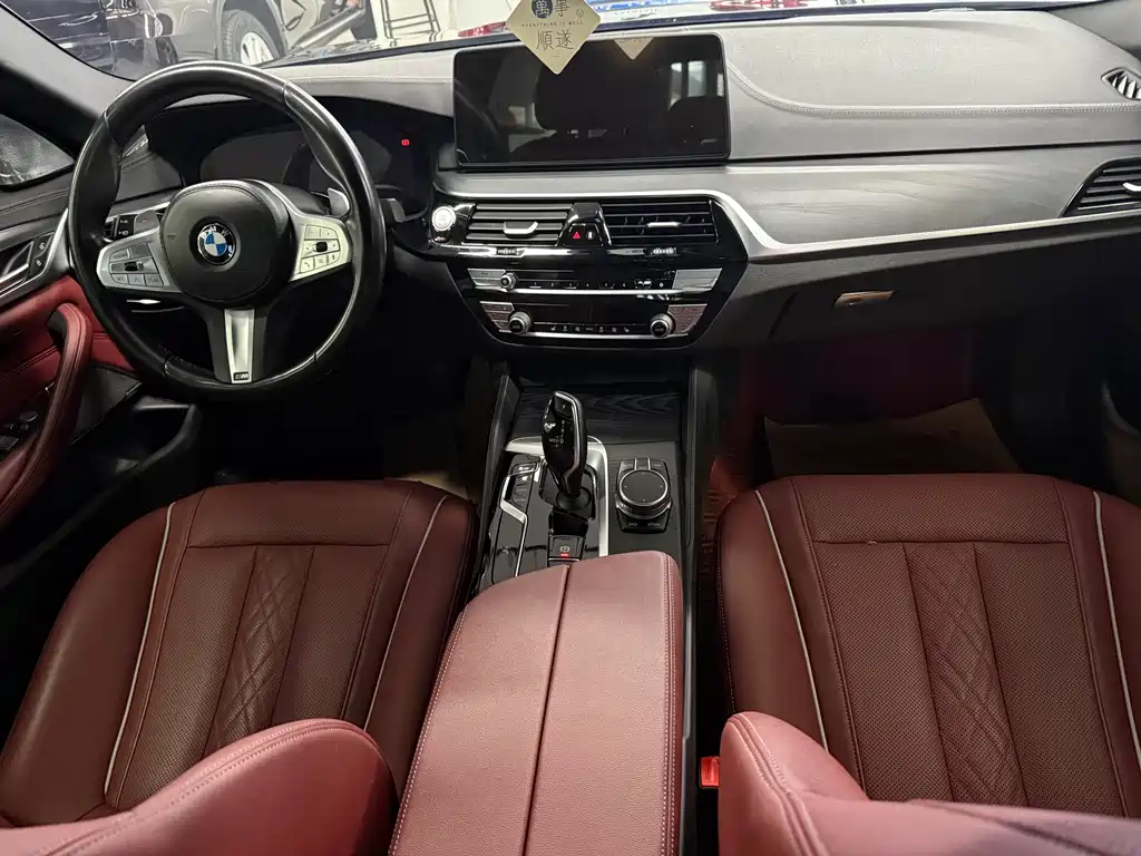 BMW 5 Series 2022 — фото 11