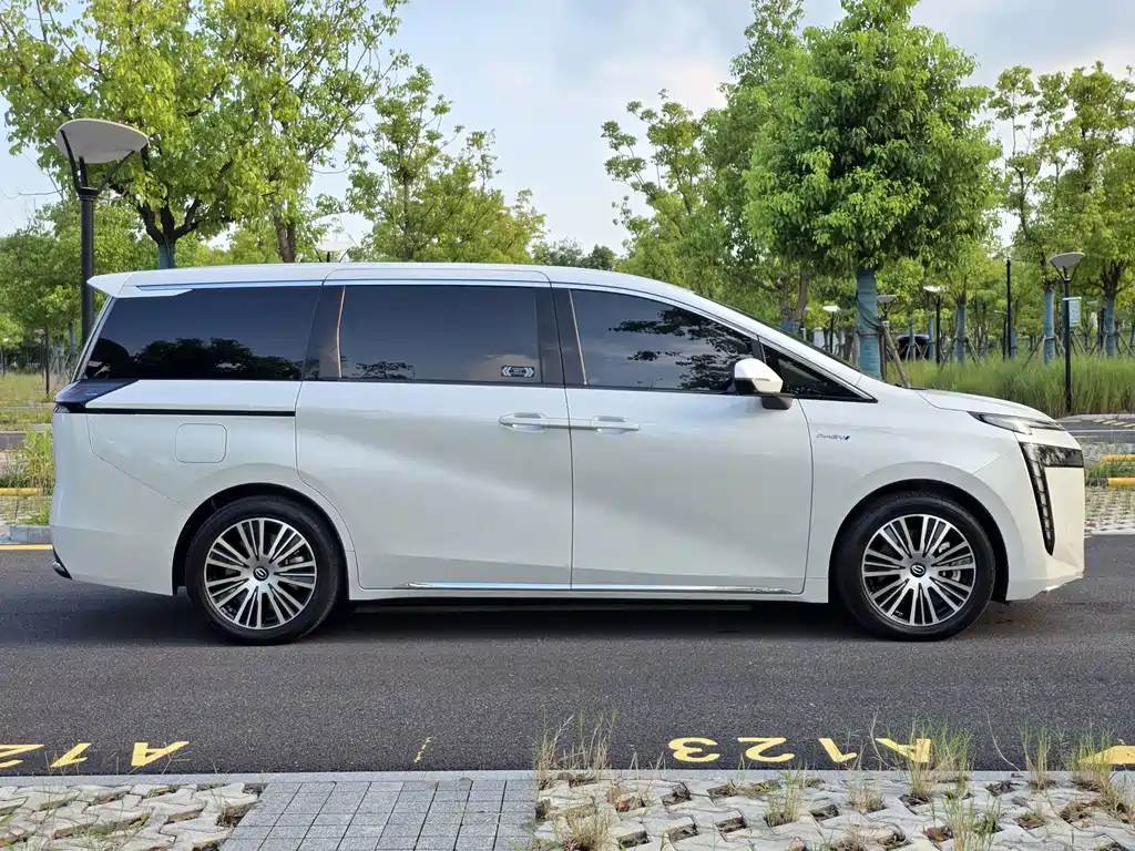 GAC Trumpchi E8 PHEV 2024 — фото 8