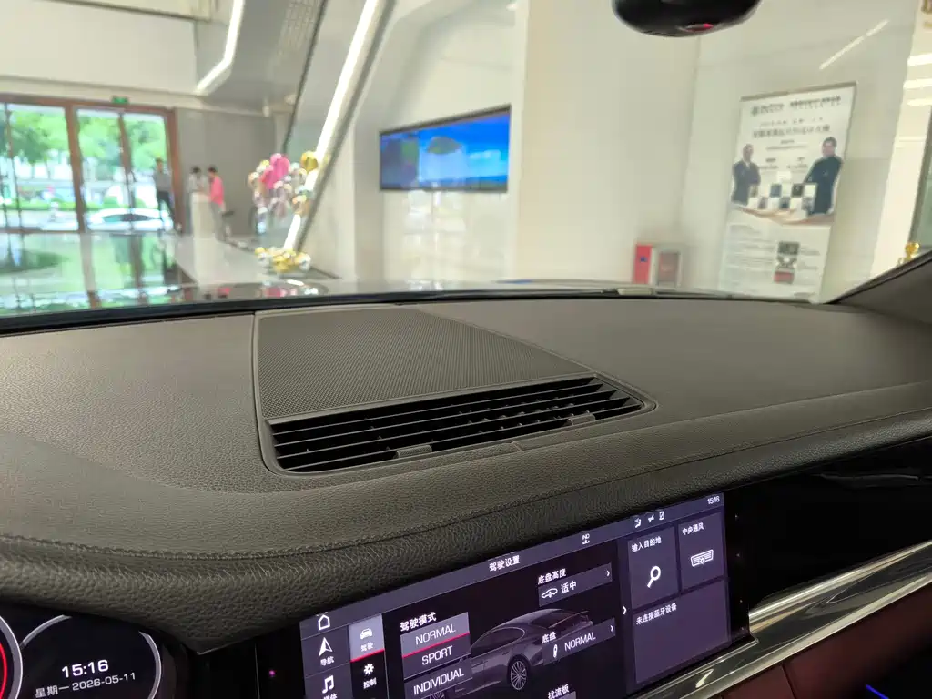 Porsche Panamera 2018 — фото 11