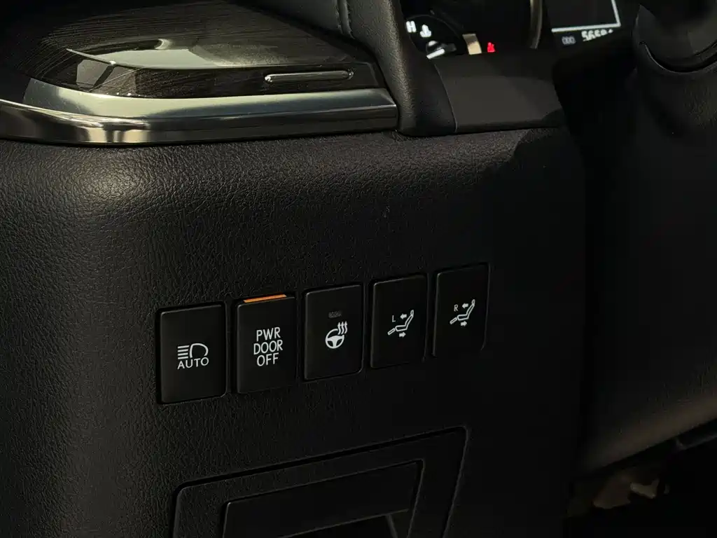 Lexus LM 2022 — фото 14