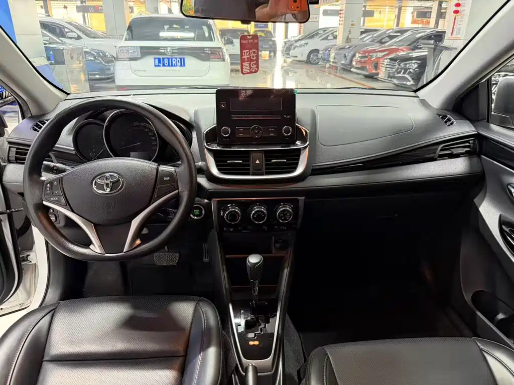Toyota Yaris L 2023 — фото 9