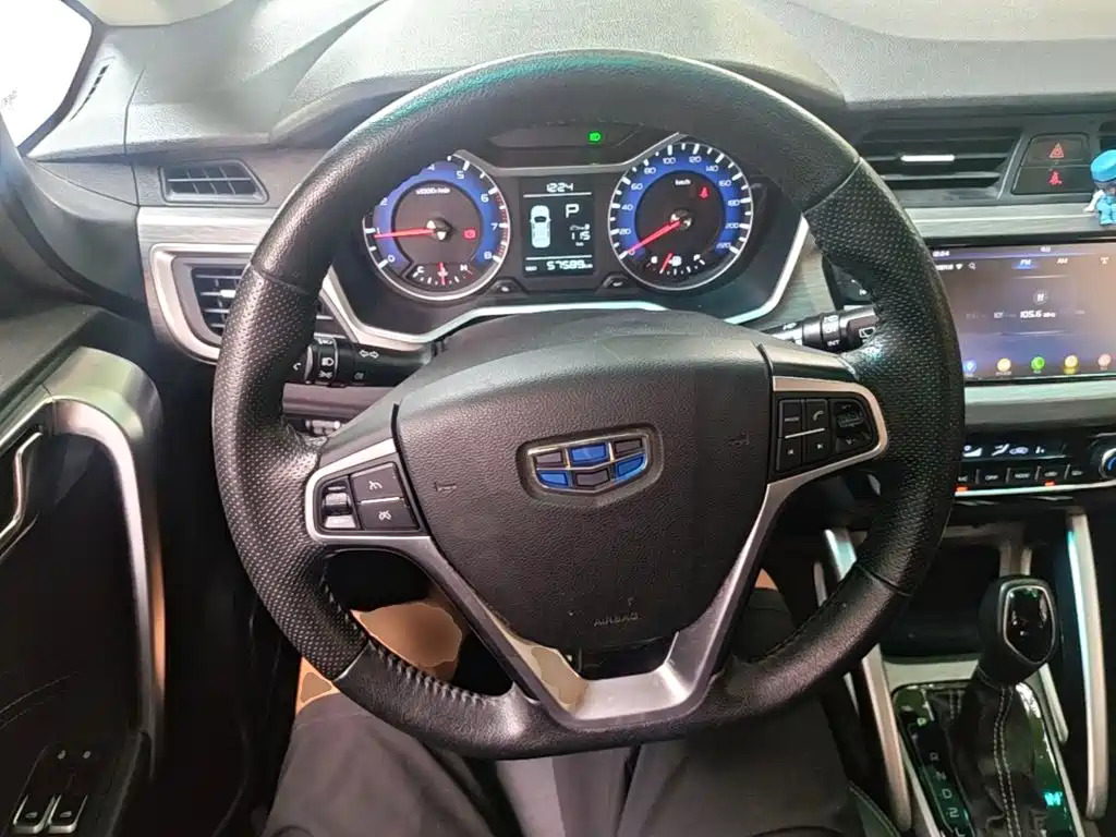 Geely Vision X3 2018 — фото 11