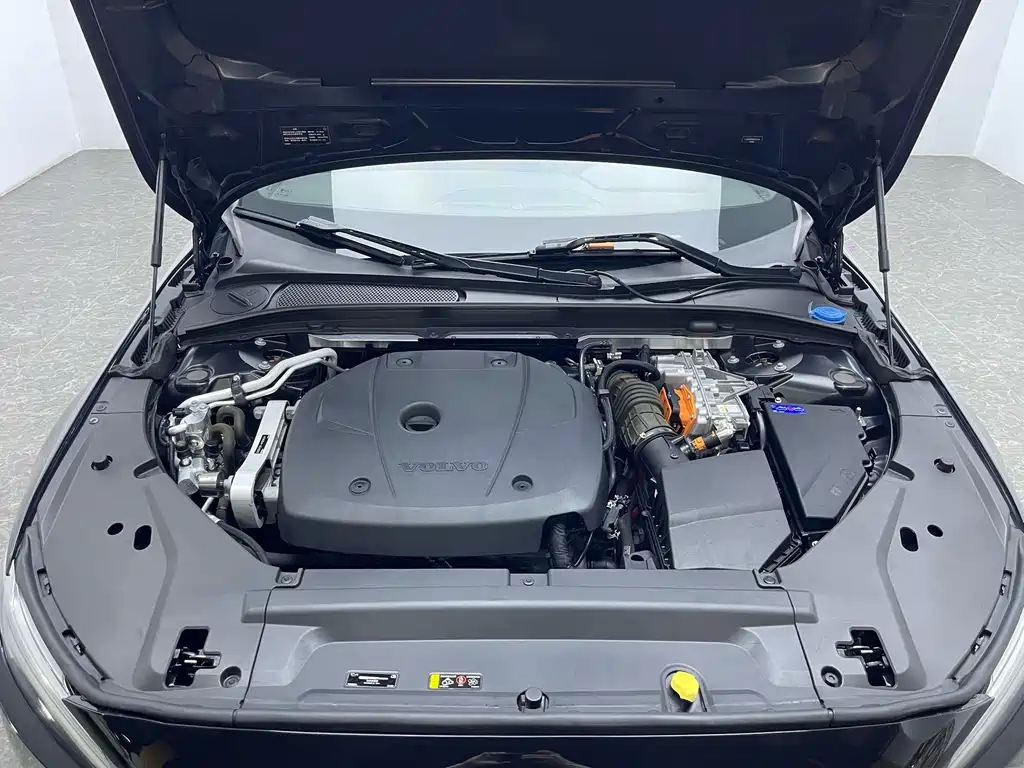 Volvo S90 Plug-In Hybrid 2022 — фото 18