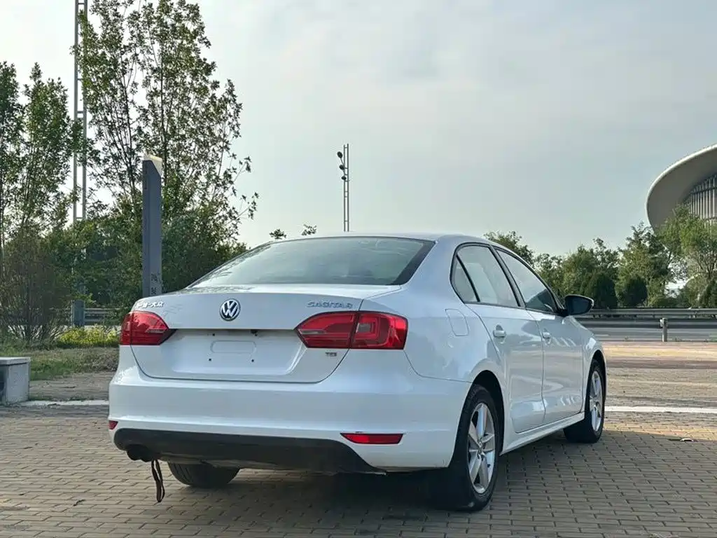 Volkswagen Sagitar 2013