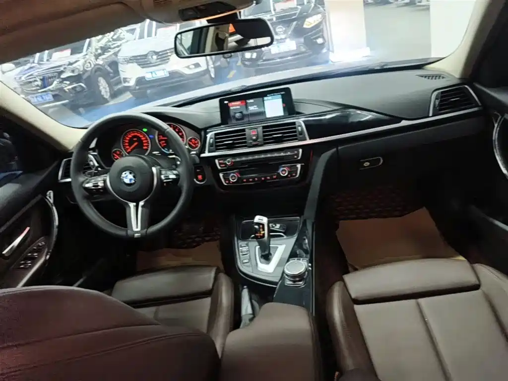 BMW 3 Series 2019 — фото 10