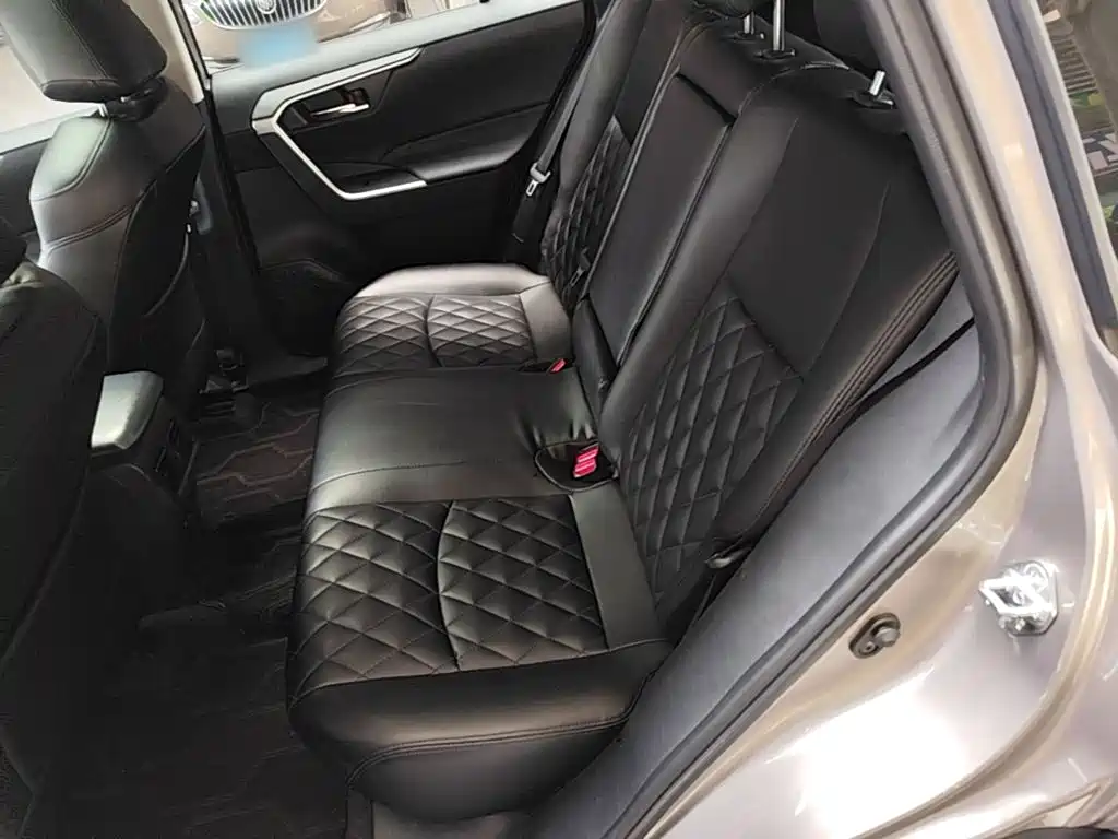 Toyota RAV4 2021 — фото 17
