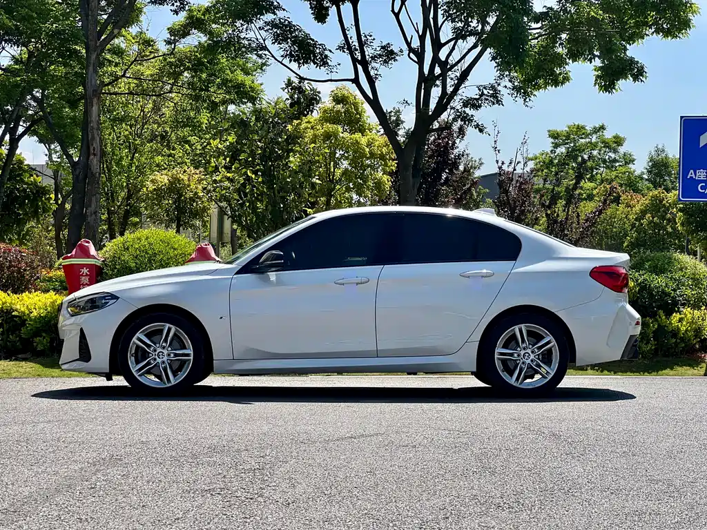 BMW 1 Series 2021 — фото 10