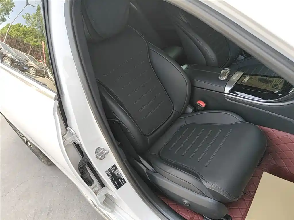 Mercedes-Benz C-Class 2023 — фото 25