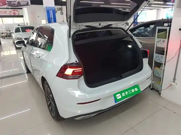 Volkswagen Golf 2024