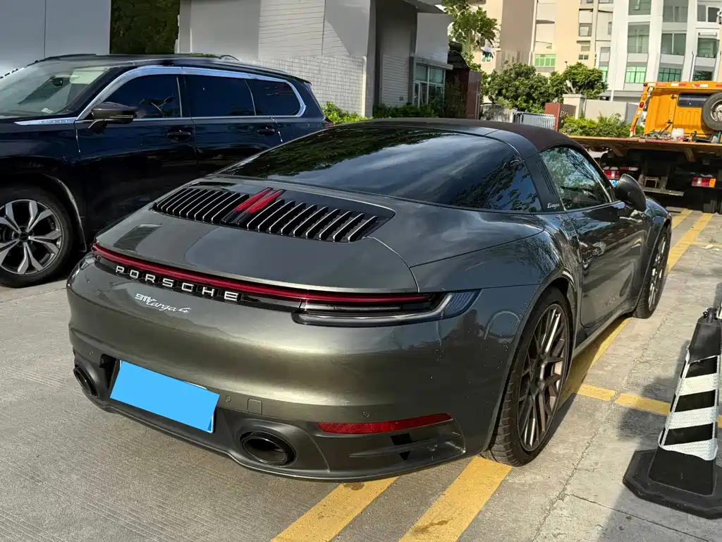 Porsche 911 2023