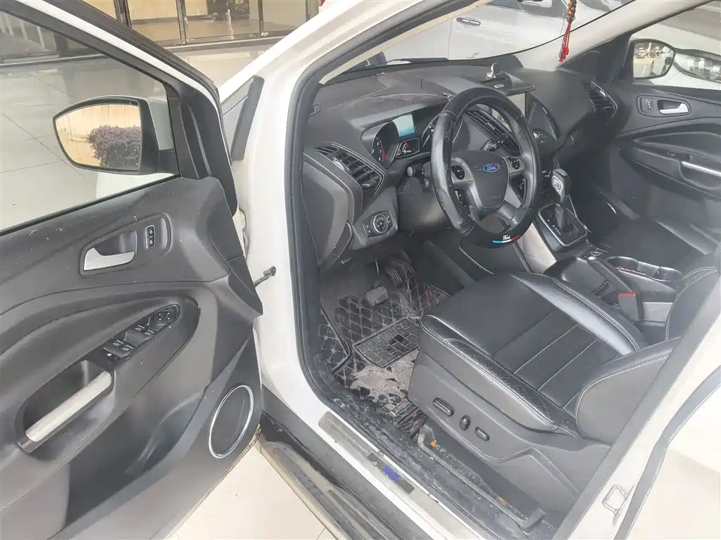 Ford Kuga 2016 — фото 16