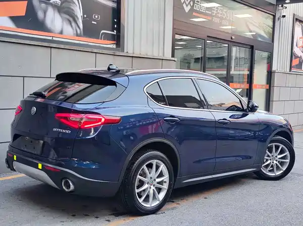 Alfa Romeo Stelvio 2017