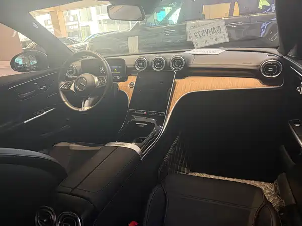 Mercedes-Benz C-Class 2024