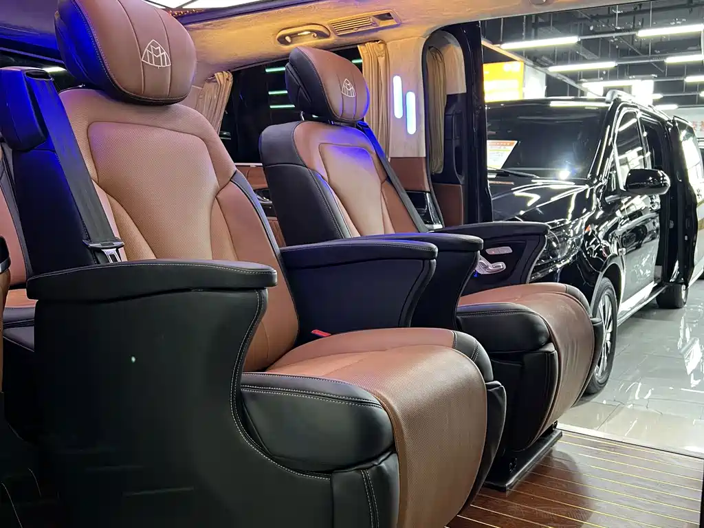 Mercedes-Benz V-Class 2018 — фото 12