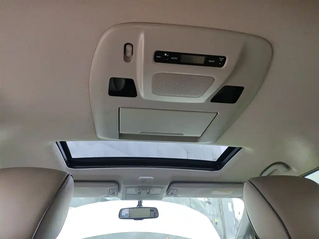 Nissan Quest 2017 — фото 14