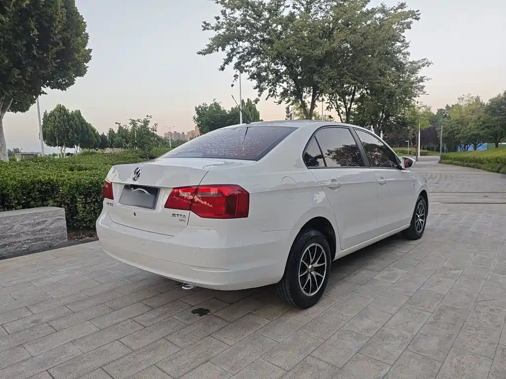 Volkswagen Jetta 2018 — фото 16