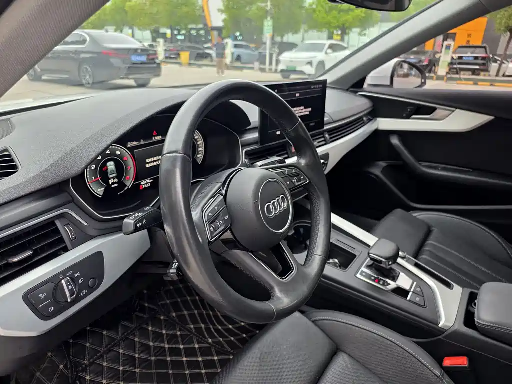 Audi A4L 2022 — фото 9