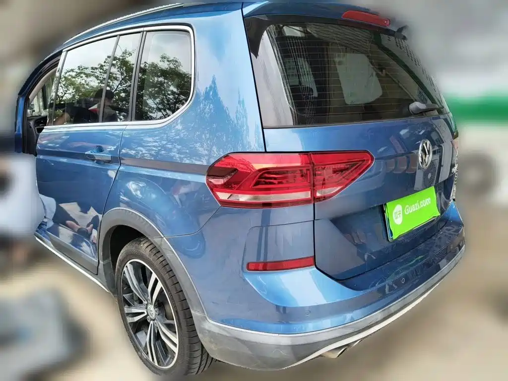 Volkswagen Touran 2018 — фото 25