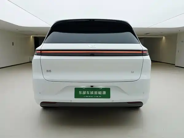 Li Auto L6 2025