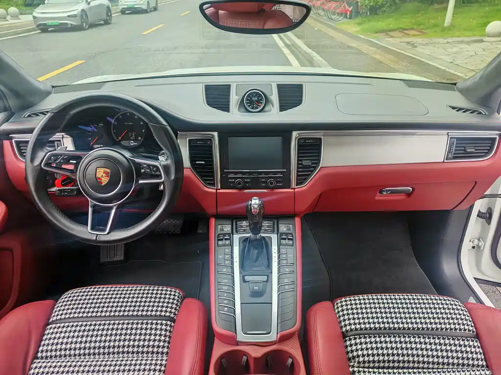 Porsche Macan 2015 — фото 10