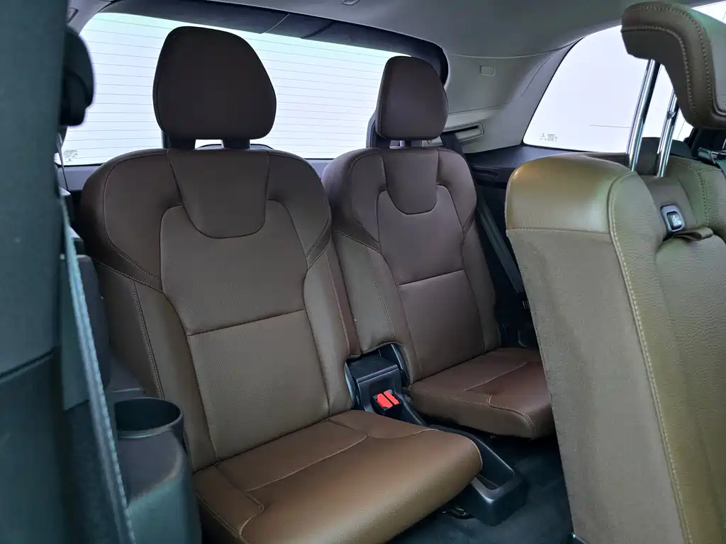 Volvo XC90 2020 — фото 19